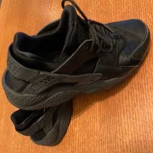 Black Air Huarache Shoes